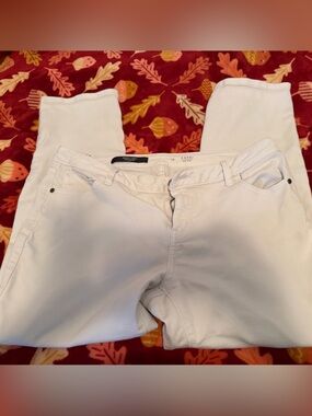Simply Vera Wang white size 12 capri jeans